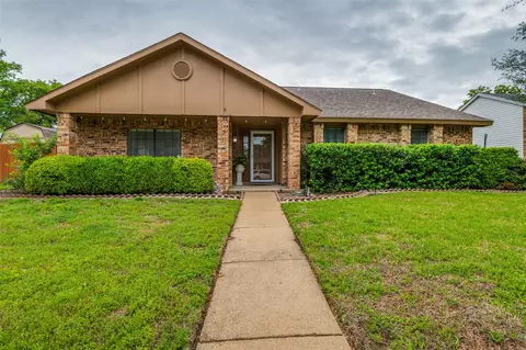 402 Chestnut Dr, Grand Prairie, TX 75052