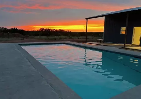 6922 Hwy 83, Ovalo, TX 79541