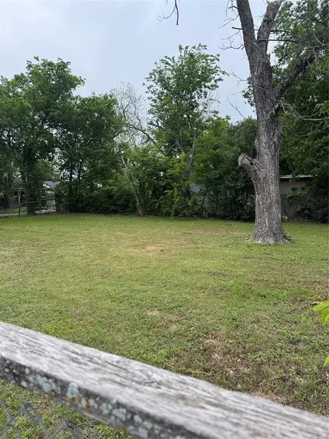 Exterior - 2300 Lyle Ave, Waco, TX 76708 photo 3 of 3
