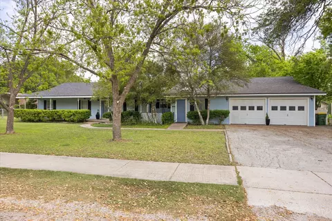 610 W First St, Hico, TX 76457