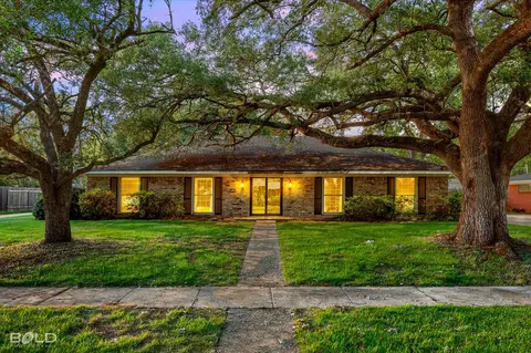 2305 Arlington Pl, Bossier City, LA 71111