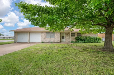 1912 Joslin St, Cleburne, TX 76033