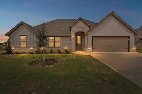 725 Jameson St, Springtown, TX 76082