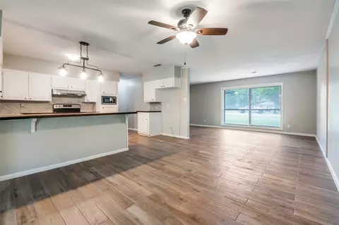 Living - 1533 E Springcrest Cir, Lancaster, TX 75134 photo 6 of 7