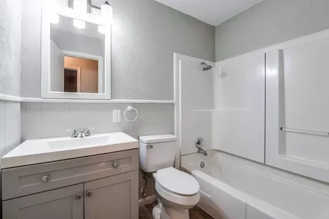 Bath - 1533 E Springcrest Cir, Lancaster, TX 75134 photo 2 of 2