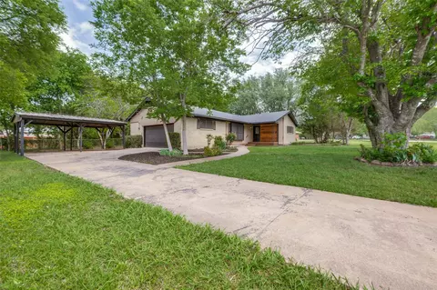 1533 E Springcrest Cir, Lancaster, TX 75134