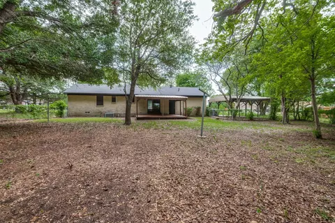 Exterior - 1533 E Springcrest Cir, Lancaster, TX 75134 photo 6 of 6