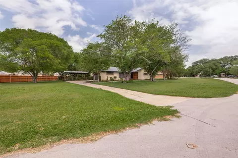 Exterior - 1533 E Springcrest Cir, Lancaster, TX 75134 photo 3 of 6