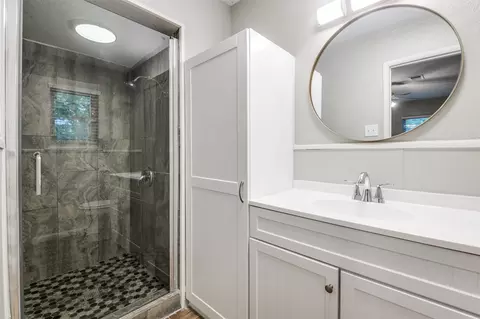 Bath - 1533 E Springcrest Cir, Lancaster, TX 75134 photo 1 of 2