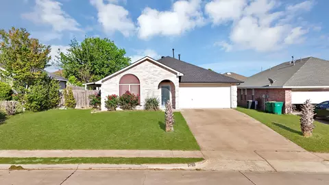 828 Windswept Dr, Cedar Hill, TX 75104
