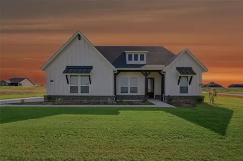 139 Big Sky Rd, Decatur, TX 76234