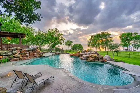 1604 S Lakeshore Dr, Rockwall, TX 75087