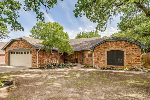 6824 Ridgewood Dr, North Richland Hills, TX 76182