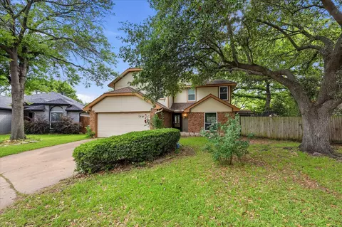 2204 Polo Club Ct, Arlington, TX 76017