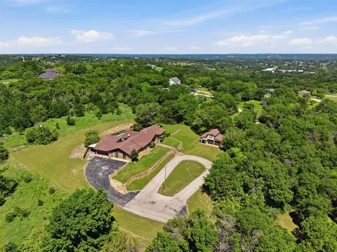 201 Mesa Grande Dr, Fort Worth, TX 76108