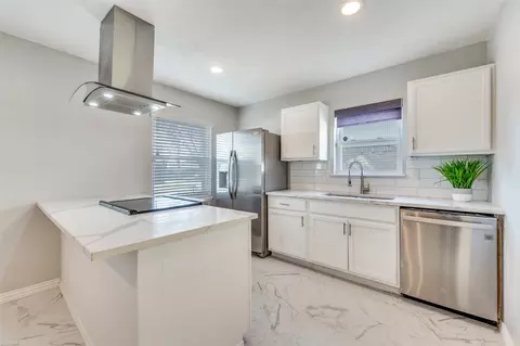 2043 Chatsworth Rd, Carrollton, TX 75007