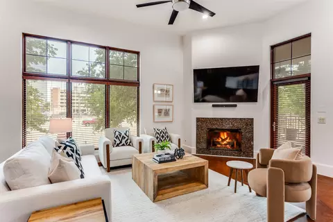 601 E 1st St #220, Fort Worth, TX 76102