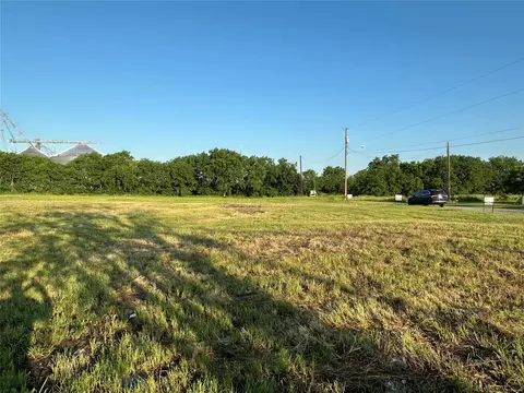 523 W Oak St, Gunter, TX 75058