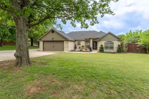 523 W 1st St, Justin, TX 76247