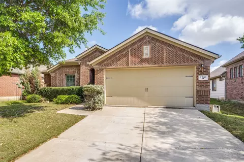 1701 Sparrow Ln, Aubrey, TX 76227