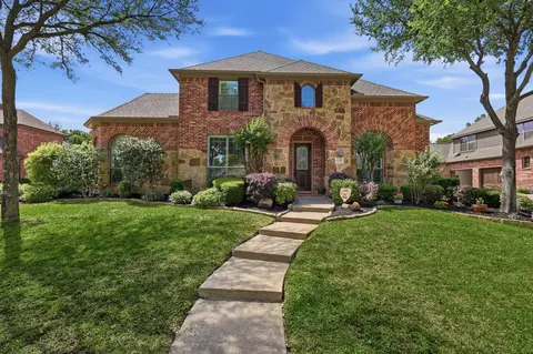 8980 Crockett Dr, Lantana, TX 76226