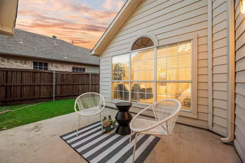 Exterior - 336 Touchdown Dr, Irving, TX 75063 photo 4 of 6