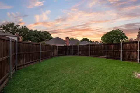 Exterior - 336 Touchdown Dr, Irving, TX 75063 photo 5 of 6