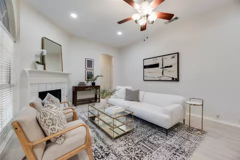 Living - 336 Touchdown Dr, Irving, TX 75063 photo 2 of 3