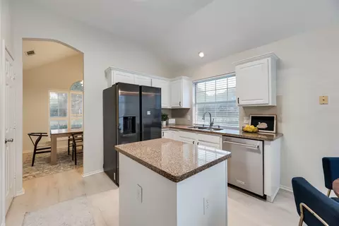Kitchen - 336 Touchdown Dr, Irving, TX 75063 photo 3 of 3