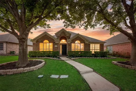 Exterior - 336 Touchdown Dr, Irving, TX 75063 photo 2 of 6