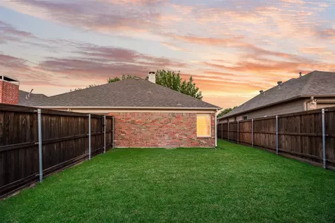 Exterior - 336 Touchdown Dr, Irving, TX 75063 photo 6 of 6