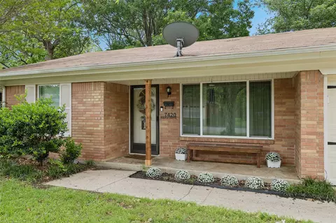 7420 Maple Dr, North Richland Hills, TX 76180