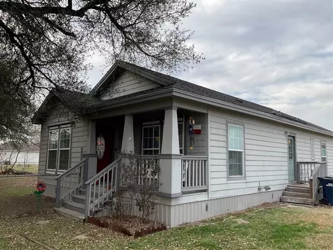 100 El Paso St, Holland, TX 76534