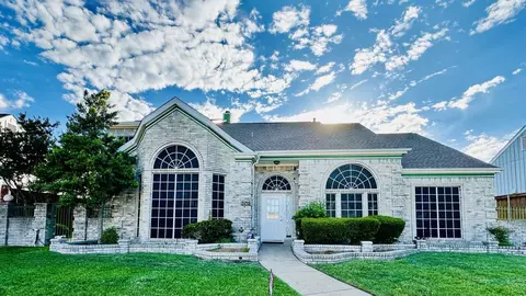 5713 Allen Ln, Rowlett, TX 75088