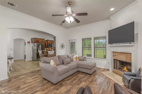 Living - 161 Bent Tree Loop, Haughton, LA 71037 photo 1 of 1