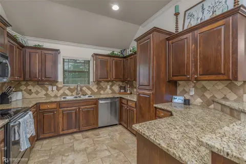 Kitchen - 161 Bent Tree Loop, Haughton, LA 71037 photo 1 of 4