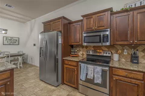 Kitchen - 161 Bent Tree Loop, Haughton, LA 71037 photo 3 of 4