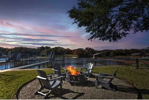 186 Bushwhacker Dr, Mabank, TX 75156