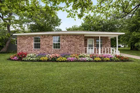 808 Park St, Commerce, TX 75428