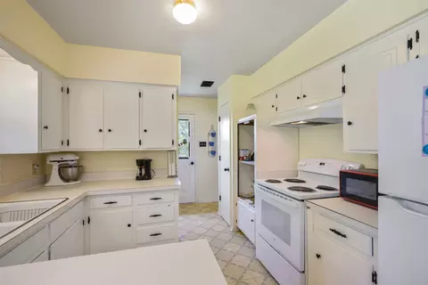 Kitchen - 1113 W Will White Rd, Kemp, TX 75143 photo 1 of 3