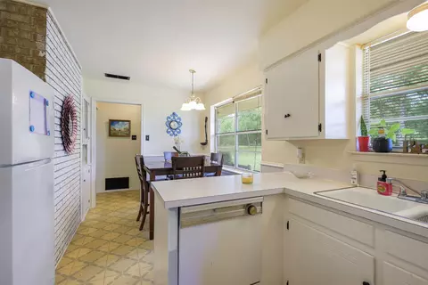 Kitchen - 1113 W Will White Rd, Kemp, TX 75143 photo 3 of 3