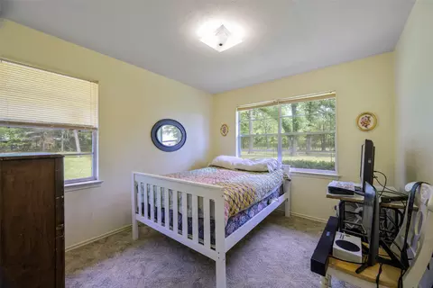 Bedroom - 1113 W Will White Rd, Kemp, TX 75143 photo 2 of 4