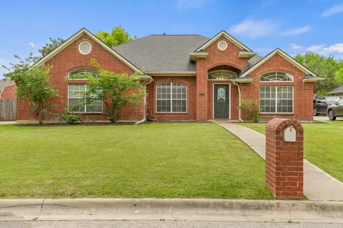 1420 Stratford Ln, Denton, TX 76209