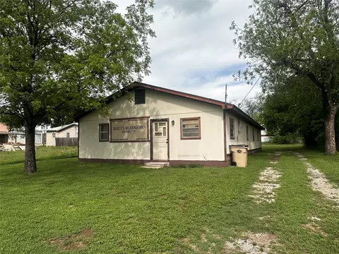 205 S 1st St, Bangs, TX 76823