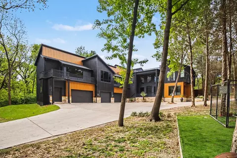 511 S Bluegrove Rd, Lancaster, TX 75146