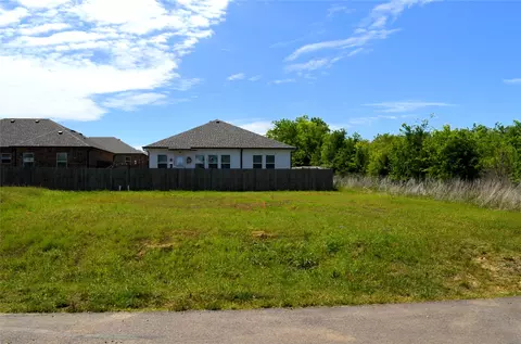 311 Rike Rd, Mabank, TX 75147