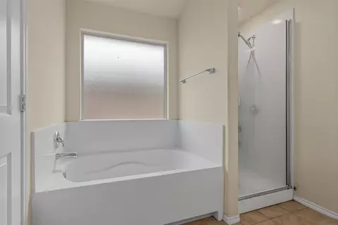 Bath - 3200 Skinner Dr, Lorena, TX 76655 photo 2 of 2
