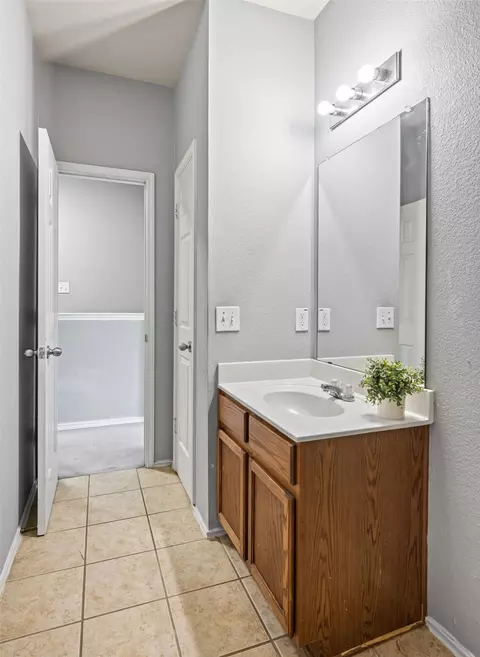Bath - 601 Amy Way, Euless, TX 76039 photo 4 of 5