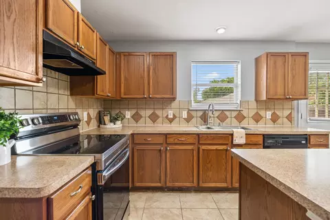 Kitchen - 601 Amy Way, Euless, TX 76039 photo 4 of 4