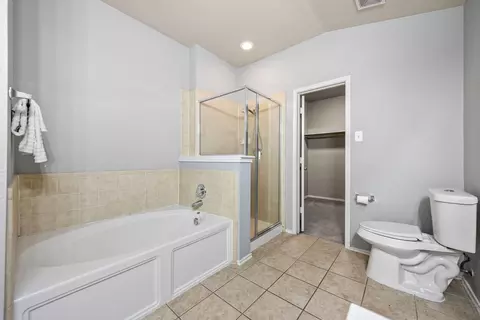 Bath - 601 Amy Way, Euless, TX 76039 photo 3 of 5
